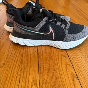 Nike infinity react 2 be true sneakers